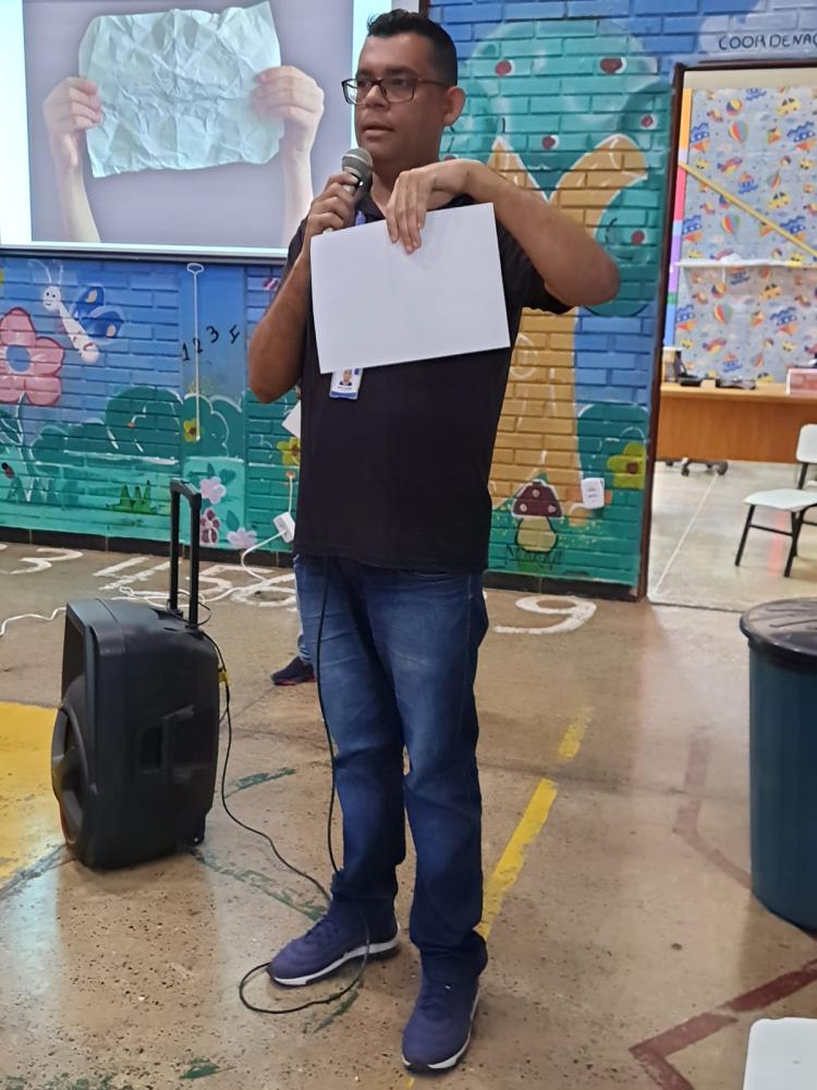 “Não faça bullying. faça amigos!” é o tema da palestra ministrada por servidores do CRAS para as crianças da escola municipal Delma do Carmo “Não faça bullying. faça amigos!” é o tema da palestra ministrada por servidores do CRAS para as crianças da escola municipal Delma do Carmo