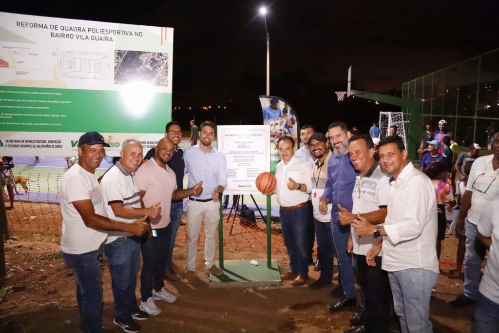 Quadra de esportes da velha Vila Guaíra é inaugurada Quadra de esportes da velha Vila Guaíra é inaugurada