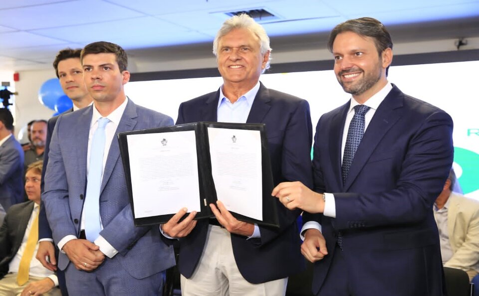 Reforma administrativa: Caiado pede empenho máximo a Pedro Sales e Alexandre Baldy Reforma administrativa: Caiado pede empenho máximo a Pedro Sales e Alexandre Baldy