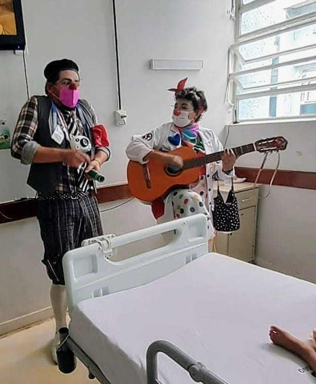Voluntários levam alegria aos pacientes do Hmib Voluntários levam alegria aos pacientes do Hmib