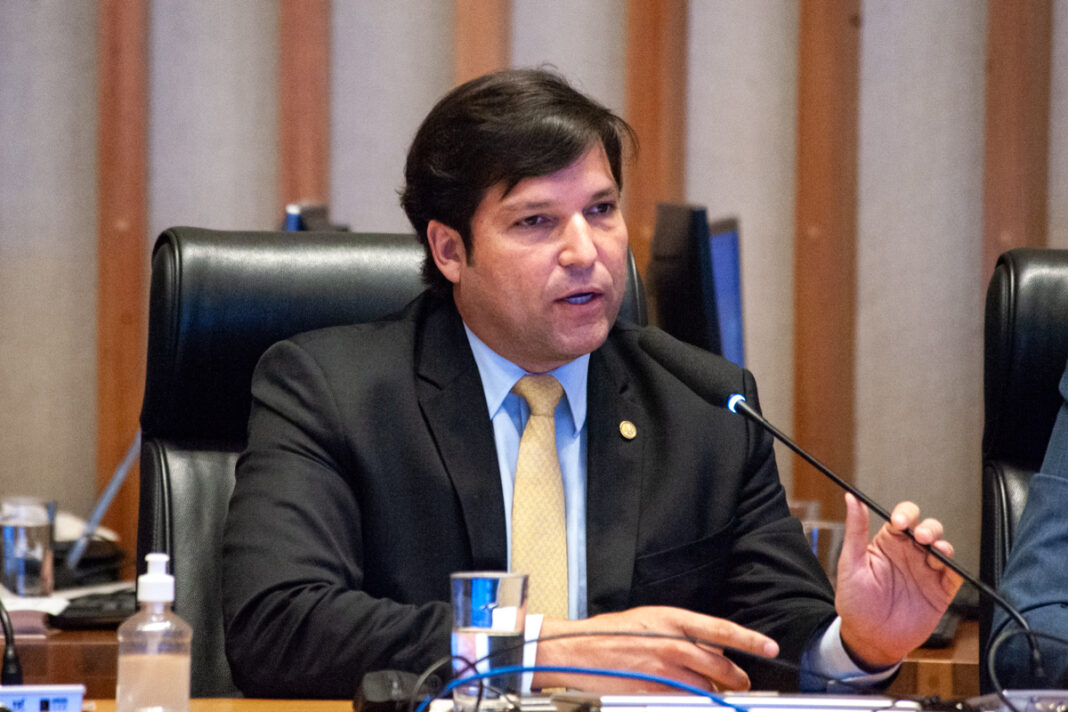 Deputados cobram envio de projeto do governo para solucionar situação da PaSUS