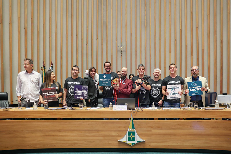 Deputados federais e estaduais participam do lançamento da Frente Parlamentar em Defesa dos Animais do DF