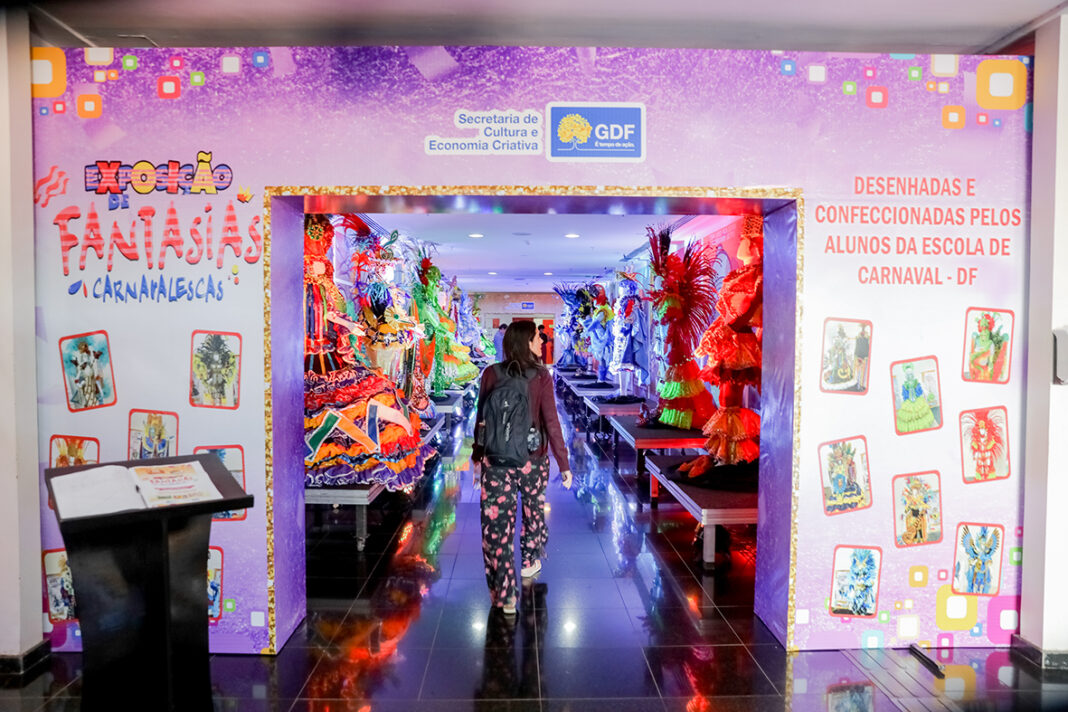 Visite a exposição de fantasias de escolas de samba do DF