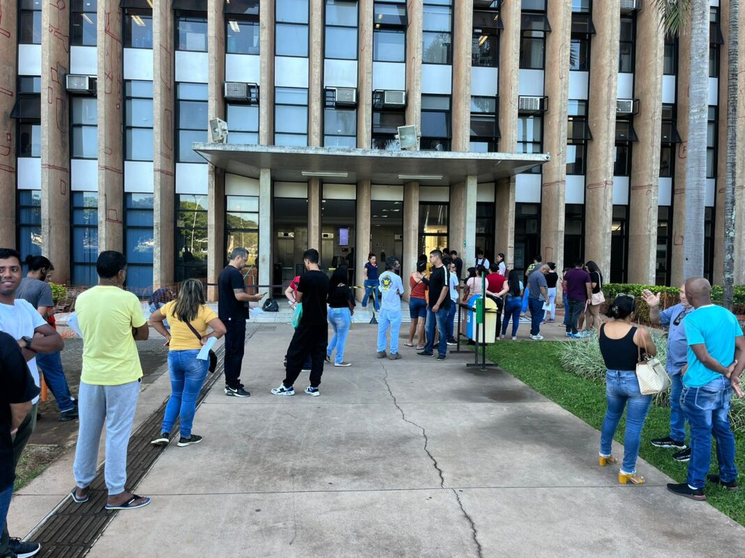 Desfile das escolas de samba do DF terá 40 vagas para ambulantes Desfile das escolas de samba do DF terá 40 vagas para ambulantes