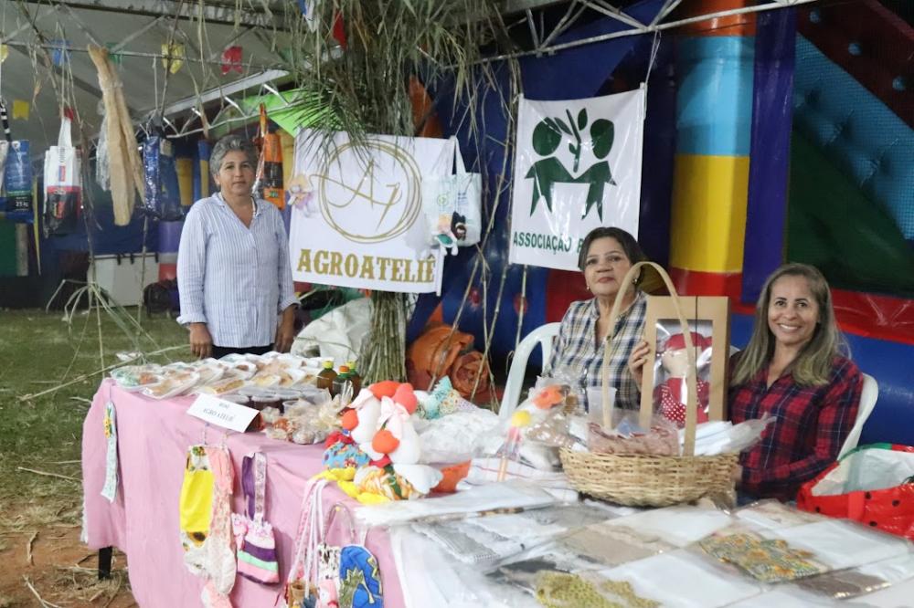 Artesãos municipais são destaque no arraiá dos amigos em Novo Gama Artesãos municipais são destaque no arraiá dos amigos em Novo Gama