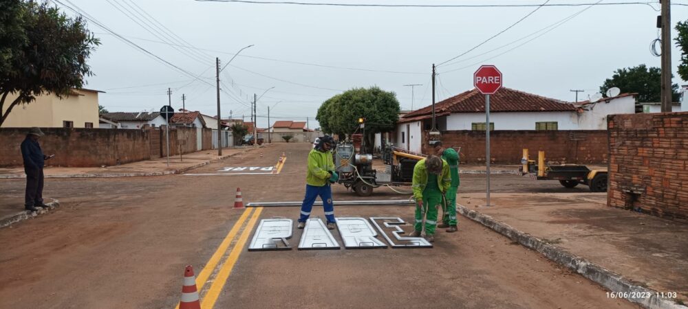 Detran implanta cerca de 30 mil metros de sinalização em junho Detran implanta cerca de 30 mil metros de sinalização em junho
