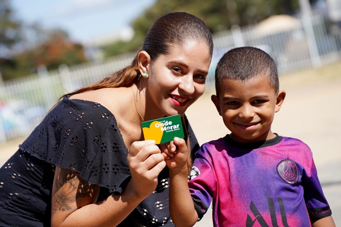 Agehab entrega cartões do Aluguel Social em Trindade Agehab entrega cartões do Aluguel Social em Trindade