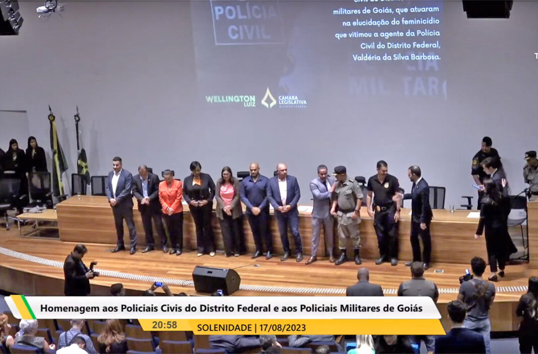 CLDF presta homenagem a policiais que esclareceram o feminicídio da agente de polícia Valdéria Barbosa CLDF presta homenagem a policiais que esclareceram o feminicídio da agente de polícia Valdéria Barbosa