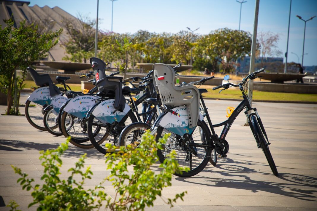 Projeto do Conjunto Nacional alia atividade física com tour cívico-turístico cultural no centro de Brasília Projeto do Conjunto Nacional alia atividade física com tour cívico-turístico cultural no centro de Brasília