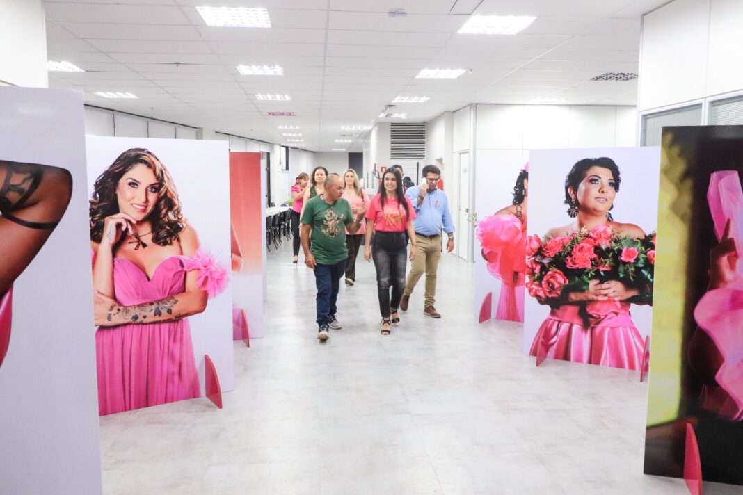 Exposição fotográfica celebra mulheres que enfrentaram o câncer de mama Exposição fotográfica celebra mulheres que enfrentaram o câncer de mama