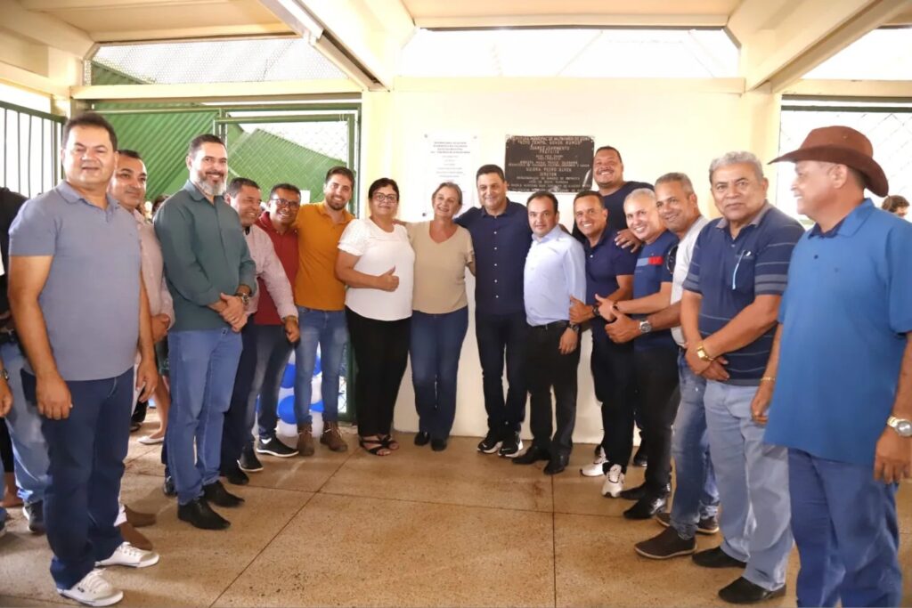 Secretaria de educação entrega revitalização total da quadra poliesportiva do CAIC