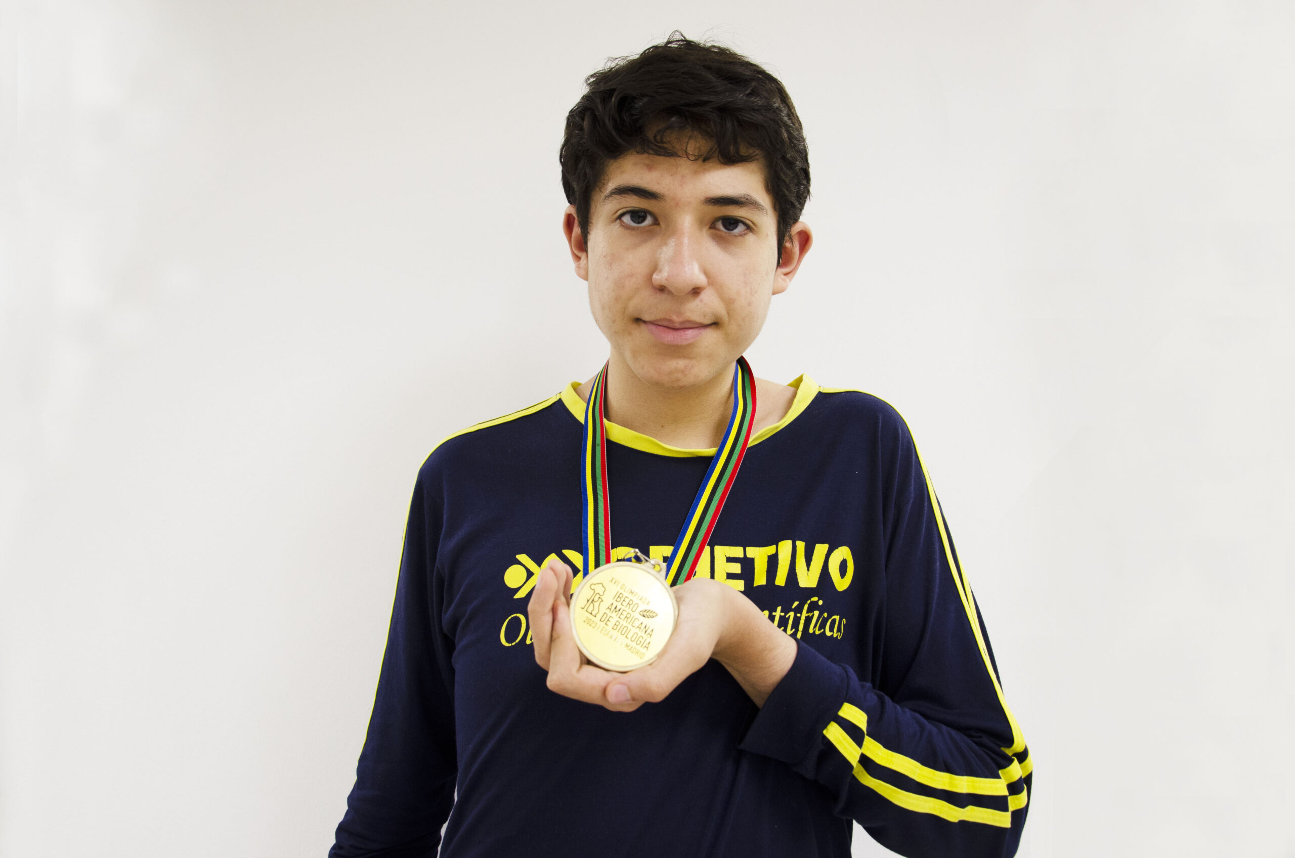 Estudante com apenas 16 anos, já conquistou 80 condecorações nacionais e internacionais: saiba quem é em entrevista dada ao Colégio Objetivo