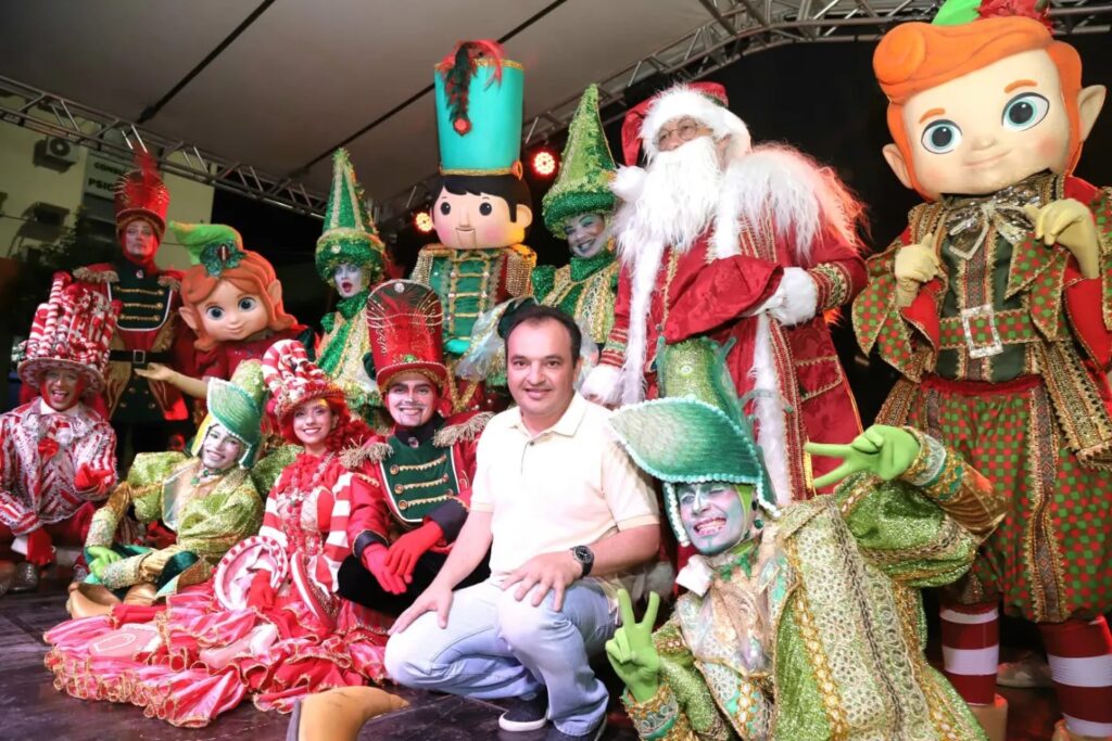 Valparaíso inaugura decoração de natal com passagem da caravana Coca-cola