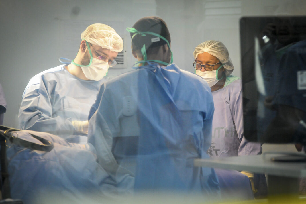 Contratos de cirurgias eletivas já beneficiaram mais de três mil pacientes