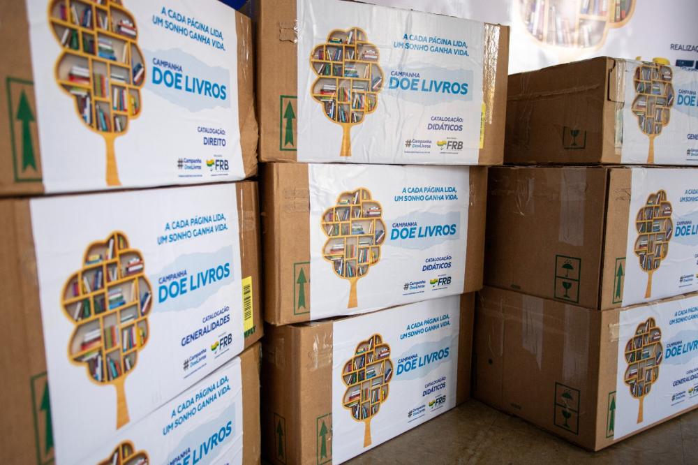 Novo Gama recebe mais de 2 mil livros didáticos doados pela Fundação Republicana Brasileira