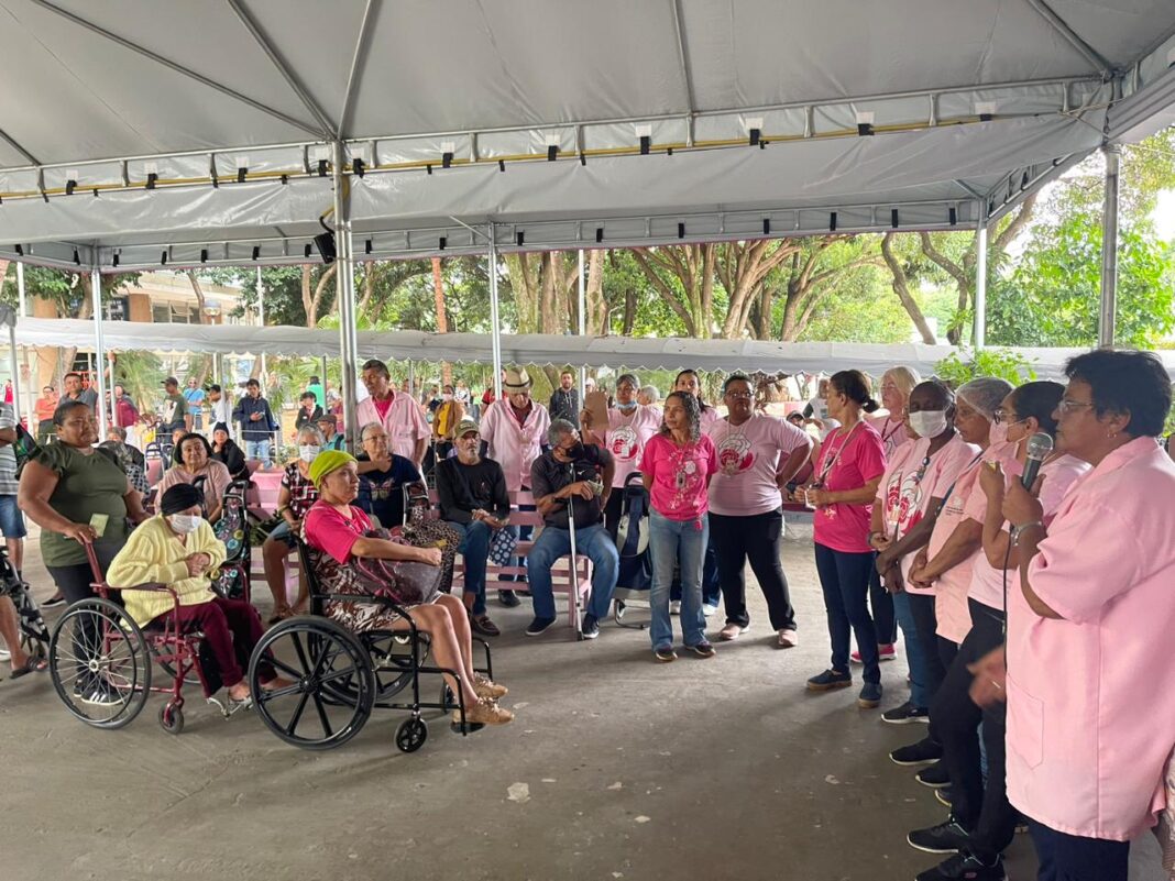 Primeira Entrega de Cestas Básicas do Ano no HBDF pela Rede Feminina de Combate ao Câncer Primeira Entrega de Cestas Básicas do Ano no HBDF pela Rede Feminina de Combate ao Câncer