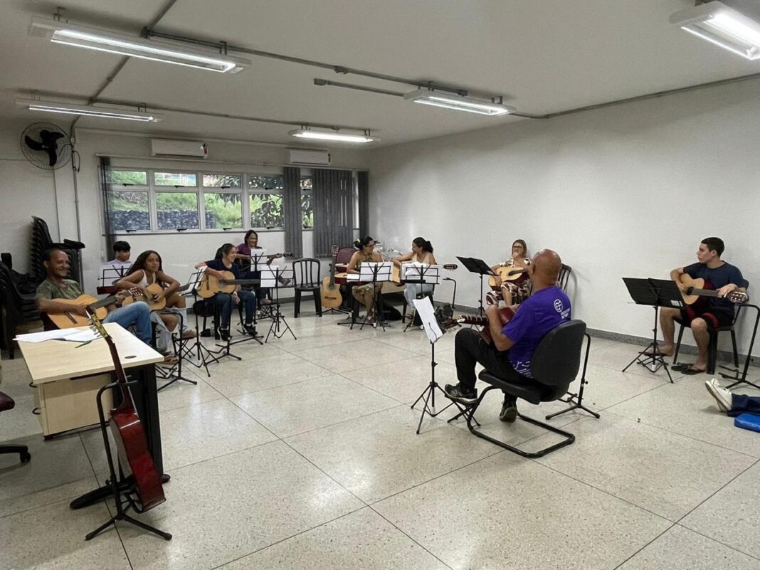 Escola do Futuro inscreve a curso de violão em Caldas Novas e Goiás