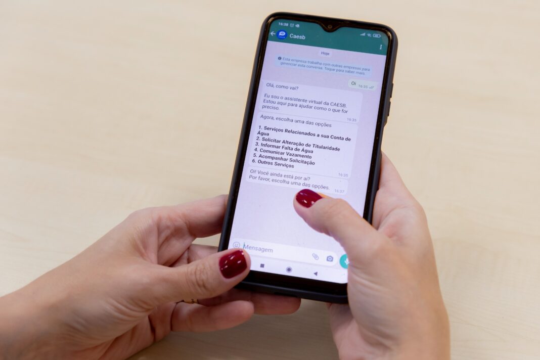 Caesb passa a oferecer atendimento via WhatsApp Caesb passa a oferecer atendimento via WhatsApp