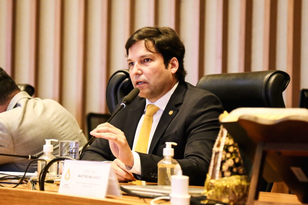 ‘Dirija como uma mulher’: deputado Robério Negreiros propõe campanha contra assédio e preconceito de gênero no trânsito do DF