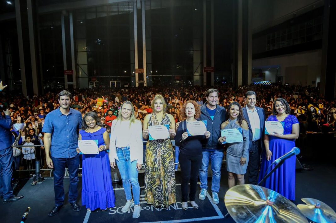 Deputado Robério Negreiros reforça apoio a programas de qualificação profissional durante primeira formatura do QualificaDF de 2024* Deputado Robério Negreiros reforça apoio a programas de qualificação profissional durante primeira formatura do QualificaDF de 2024*