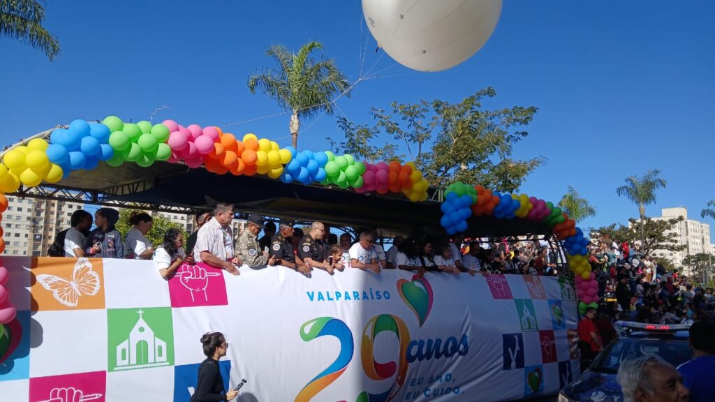 Tradicional desfile cívico militar marca os 29 anos de emancipação política de Valparaíso de Goiás Tradicional desfile cívico militar marca os 29 anos de emancipação política de Valparaíso de Goiás