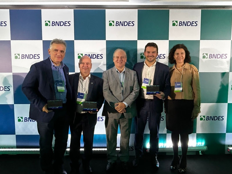 Sicoob é reconhecido como o principal Agente Financeiro do BNDES em repasses de Baixo Carbono Sicoob é reconhecido como o principal Agente Financeiro do BNDES em repasses de Baixo Carbono