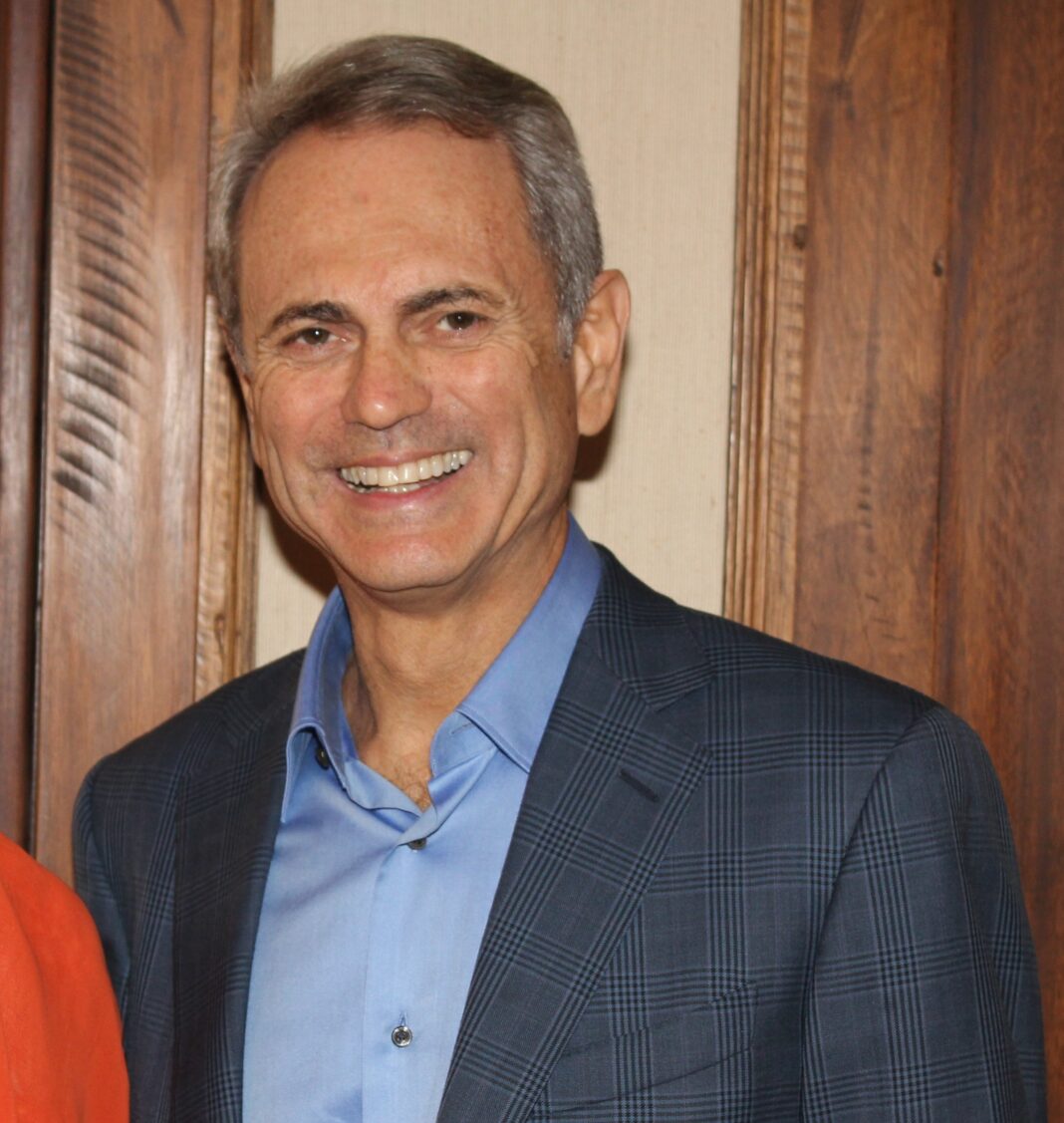 Paulo Octavio parabeniza cidade do Gama