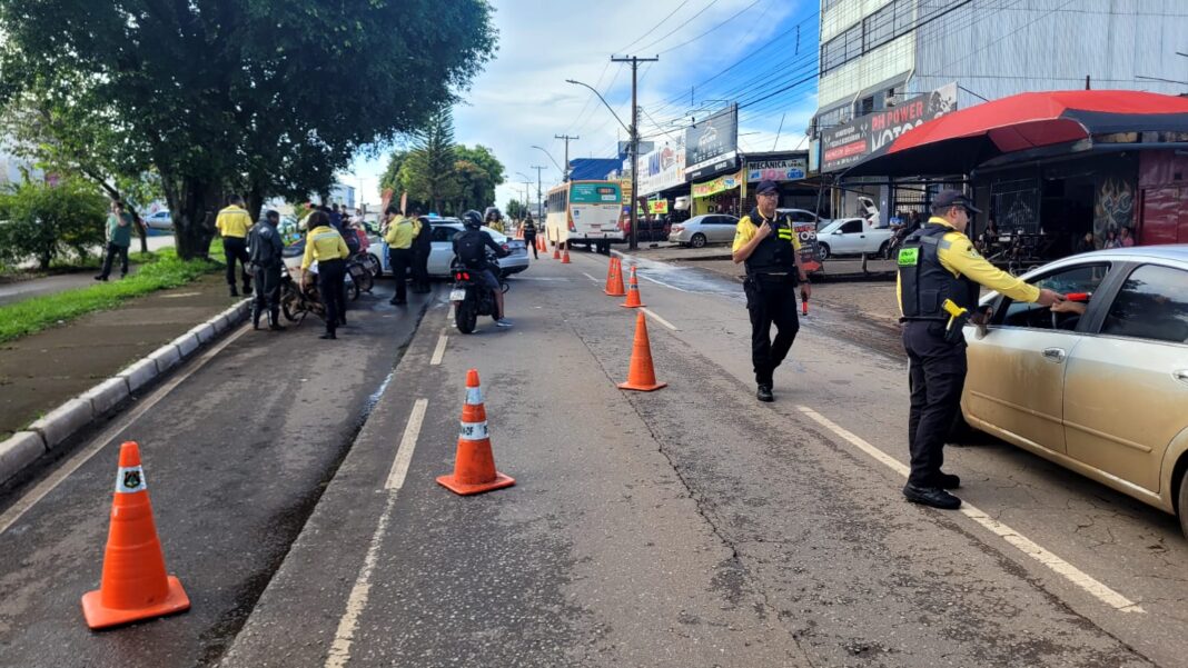 Fiscalização ao amanhecer é destaque das ações do Detran-DF no fim de semana Fiscalização ao amanhecer é destaque das ações do Detran-DF no fim de semana