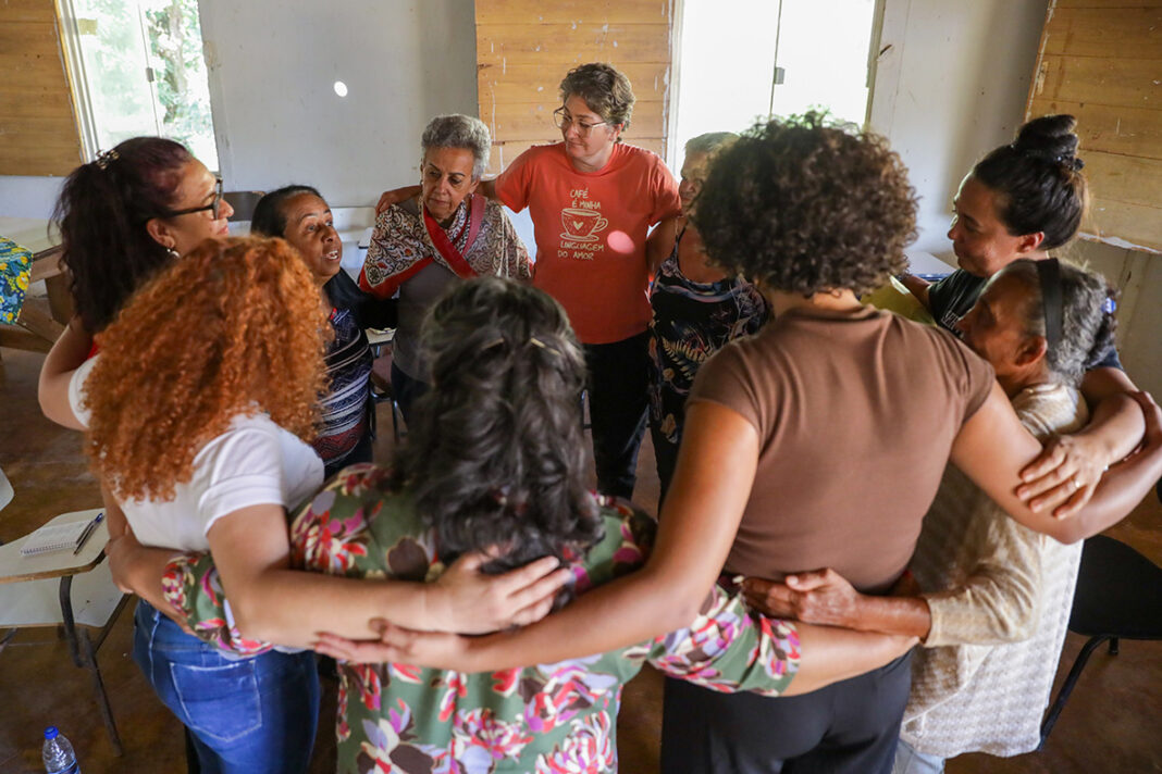 Terapia comunitária oferece escuta ativa e acolhimento a mulheres da área rural