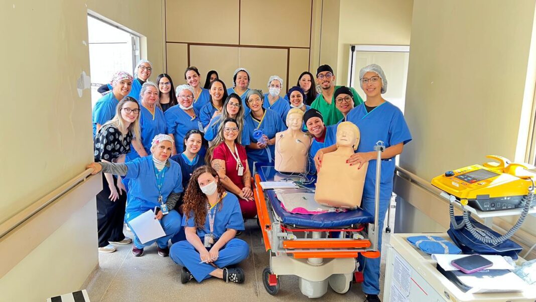 Profissionais do Hospital de Santa Maria recebem treinamento para atuação em paradas cardiorrespiratórias