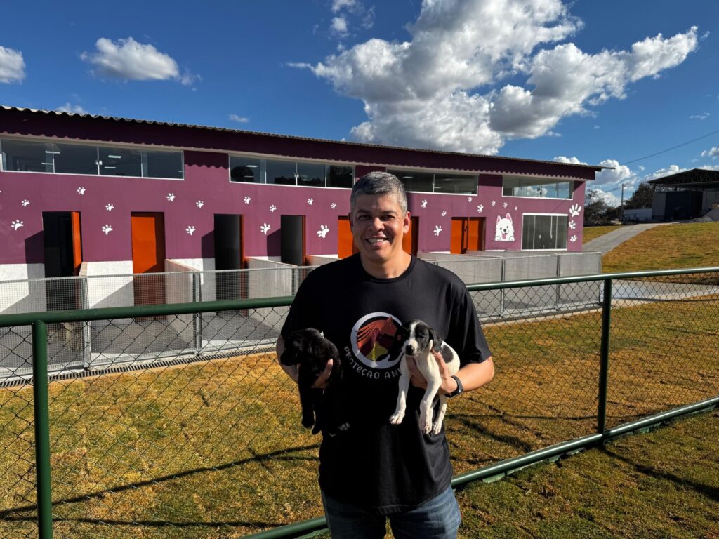 Daniel Donizet visita abrigo de transição do Castra-DF e conhece primeiros cães e gatos resgatados das ruas