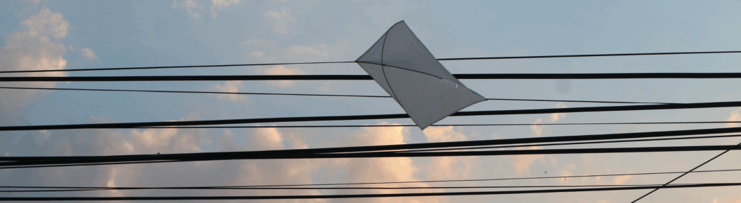 Brincadeira perigosa: ocorrências com pipas na rede elétrica crescem 11% e deixam mais de 39 mil brasilienses sem luz no Distrito Federal