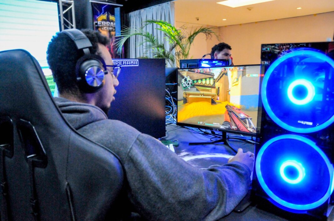 Circuito itinerante de e-sports reúne jogadores de todas as idades em Taguatinga