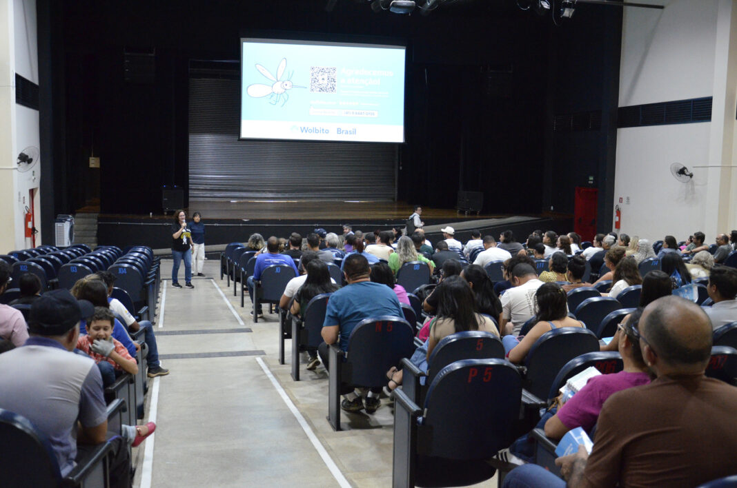 Agentes de saúde e de vigilância ambiental são capacitados sobre nova estratégia de combate à dengue no DF