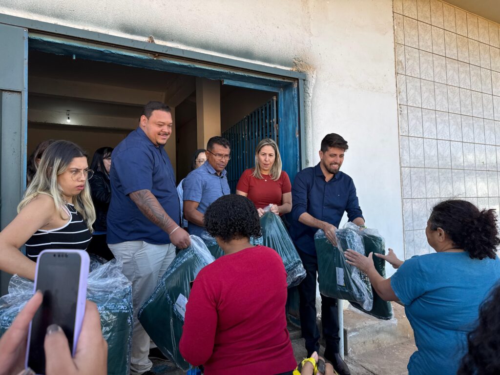 Prefeitura realiza entrega de 1.900 cobertores em ação conjunta com a OVG