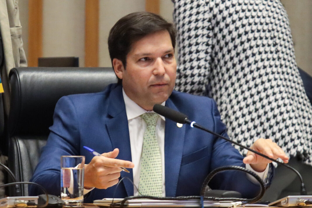 Deputado Robério Negreiros promove sessão solene em homenagem à Semana do Trabalhador em Condomínio