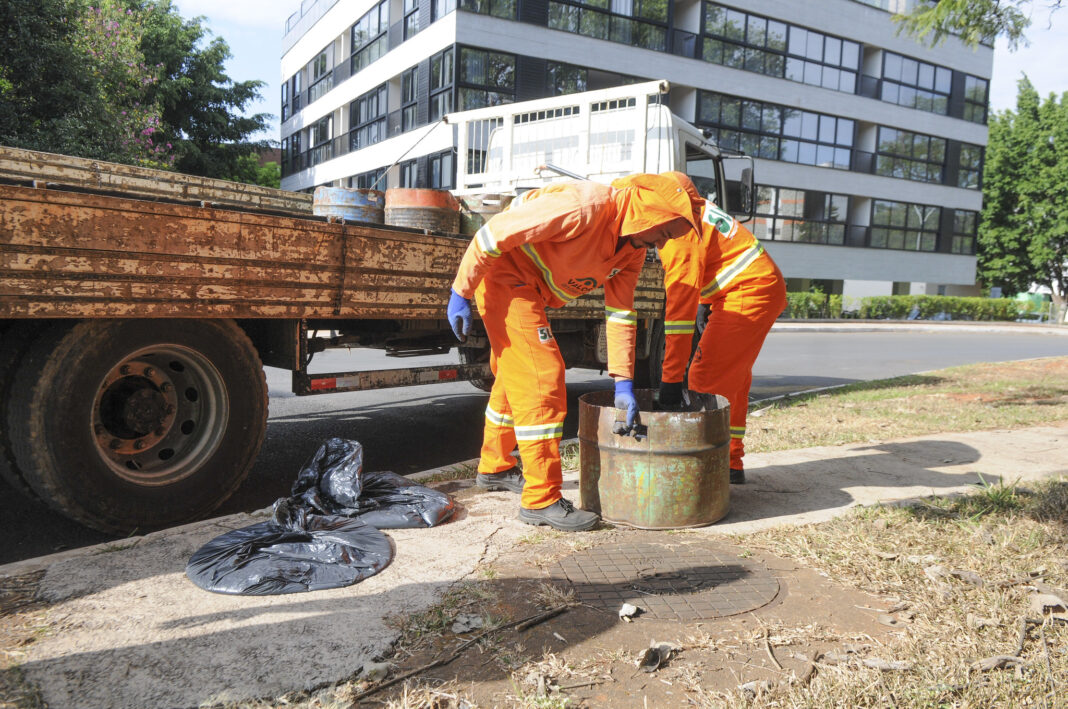 Coleta de resíduos de caixa de gordura ajuda a proteger meio ambiente e evitar entupimentos no DF