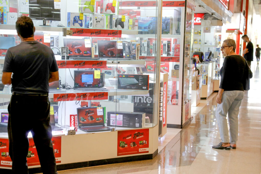 Dia dos Pais: Procon-DF orienta sobre como fazer compras seguras e evitar golpes