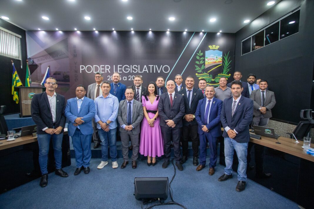 Carlinhos do Mangão comemora seis meses de gestão com avanços em saúde, educação e infraestrutura em Novo Gama Carlinhos do Mangão comemora seis meses de gestão com avanços em saúde, educação e infraestrutura em Novo Gama