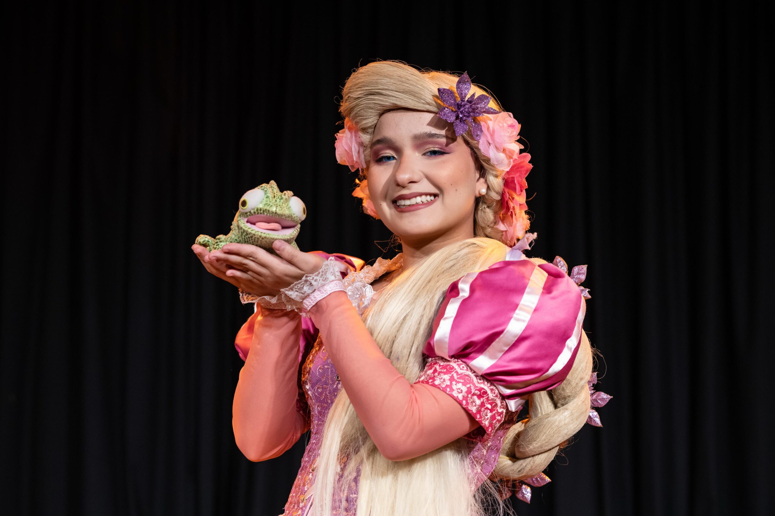 Rapunzel e Mogli ganham releituras encantadoras no Teatro Brasília Shopping