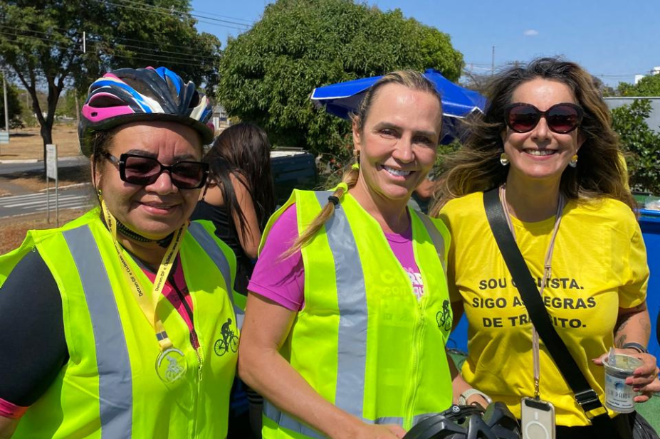 Passeio ciclístico reúne mais de 300 pessoas no Riacho Fundo II
