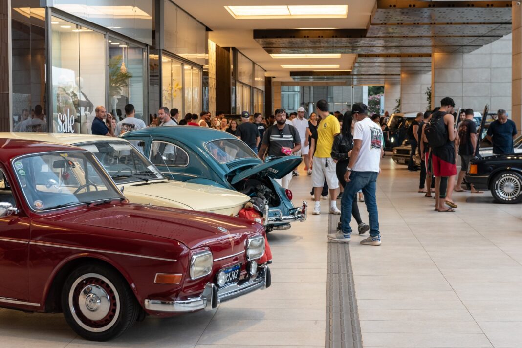Paixão por carros une gerações em evento gratuito no Pátio Brasil