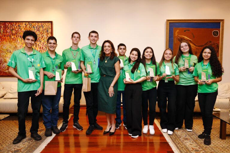 Jovem de Valparaíso conquista ouro no desafio aprendizes da matemática