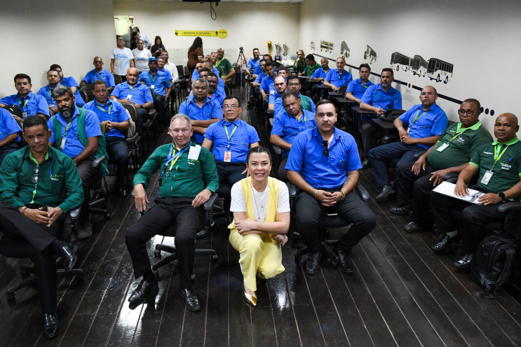 Projeto ‘Conversa com Eles’ chega pela primeira vez ao transporte público para conscientizar motoristas e cobradores