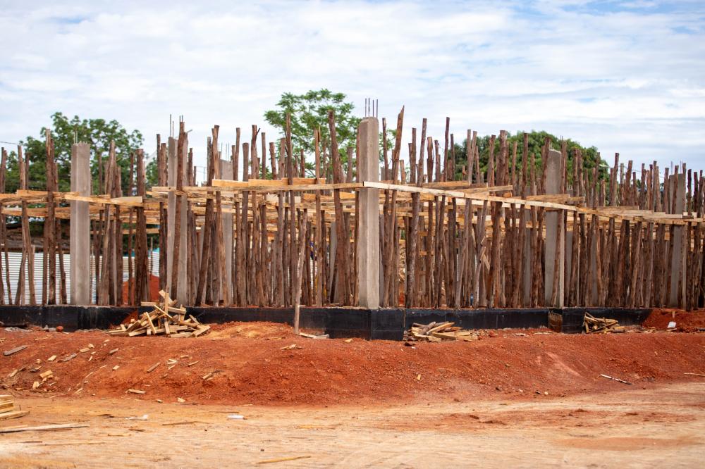 Obras da UBS Alphaville Paiva avançam com fundação concluída e pilares erguidos