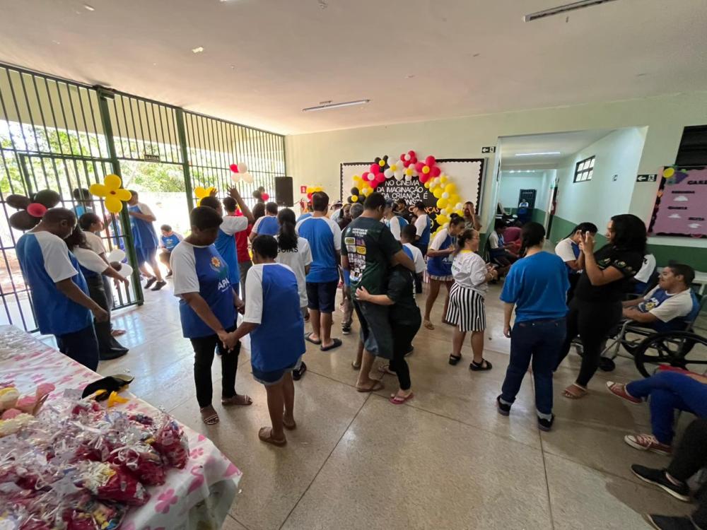 APAE Novo Gama celebra o dia das crianças com música e inclusão