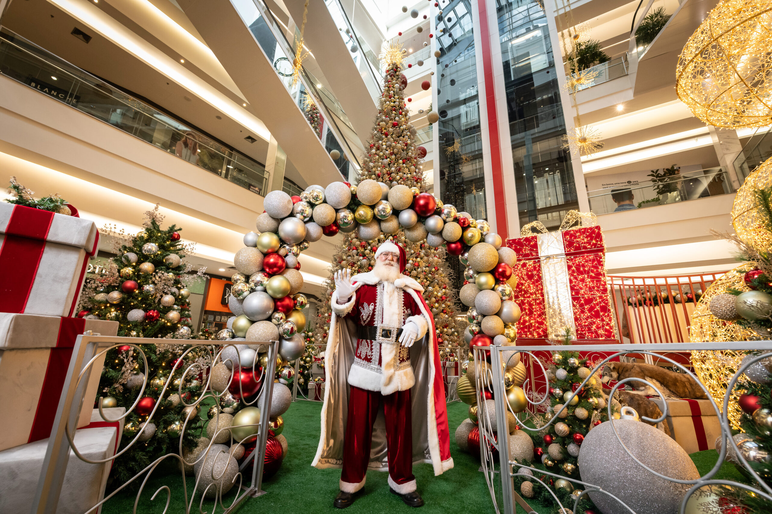 Decoração Jubileu de Prata homenageia 25 anos do TGS com um Natal de brilho, emoção e memórias