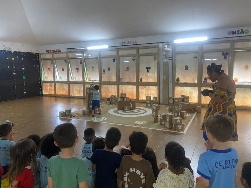 Casa dos Quatro recebe apresentação do LAB POPI com cenas criadas para bebês e crianças de até seis anos