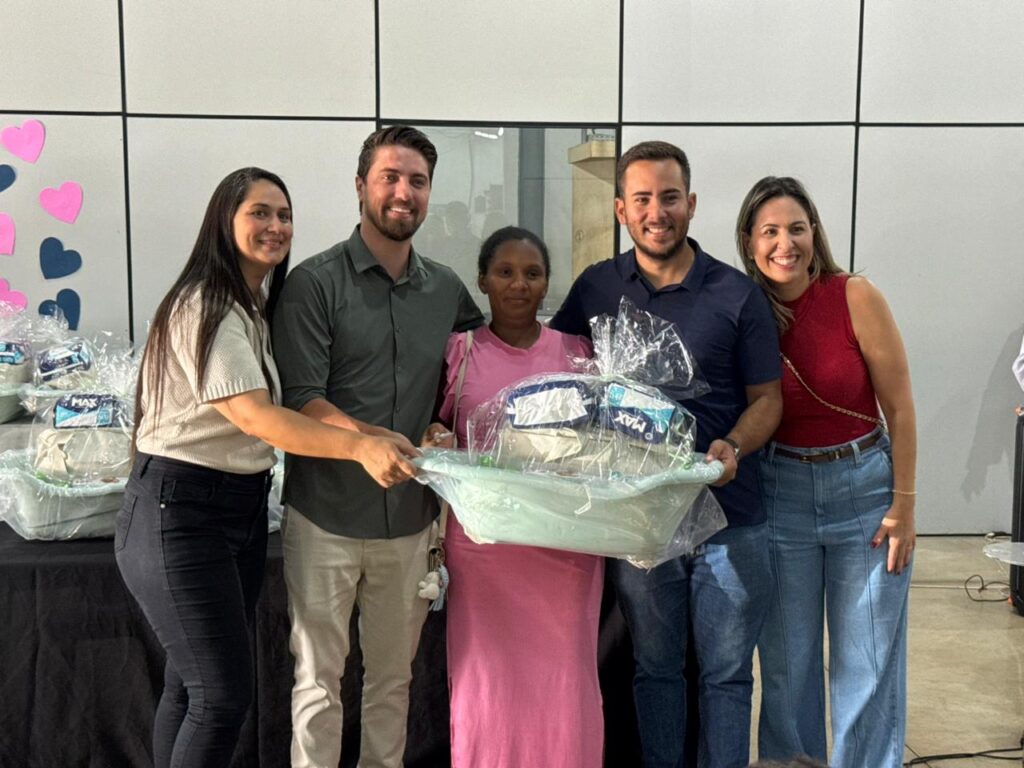 Programa Meninas de Luz realiza entrega de kits enxoval em Valparaíso de Goiás