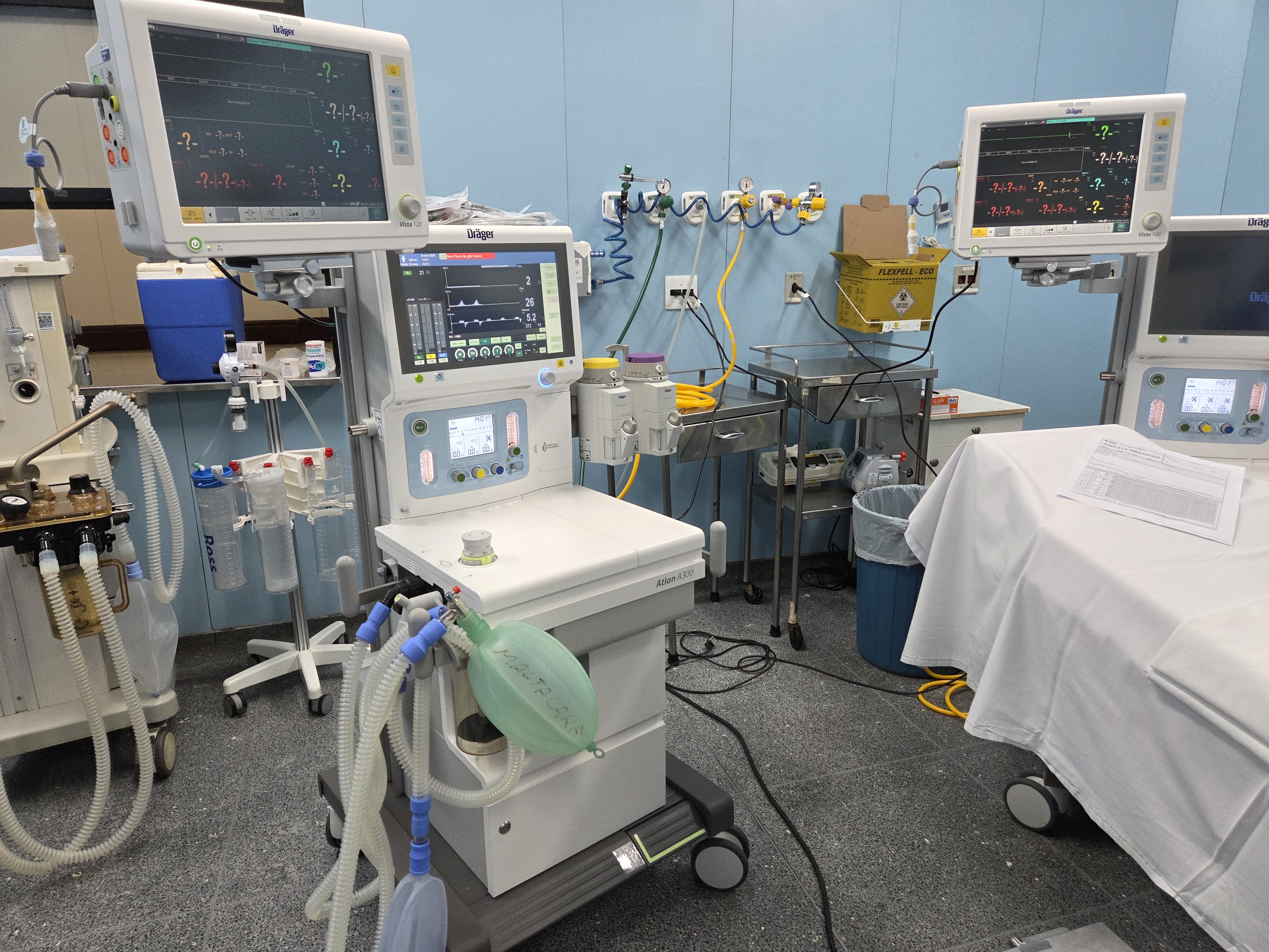 Hospital de Base recebe dois novos aparelhos de anestesia Hospital de Base recebe dois novos aparelhos de anestesia